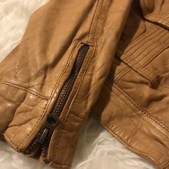 Soft caramel color.Look great any time of year - Picture 6 of 10